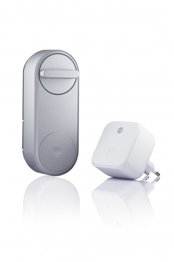 Smartes Türschloss Linus mit WLAN-Bridge (Bild: Yale)